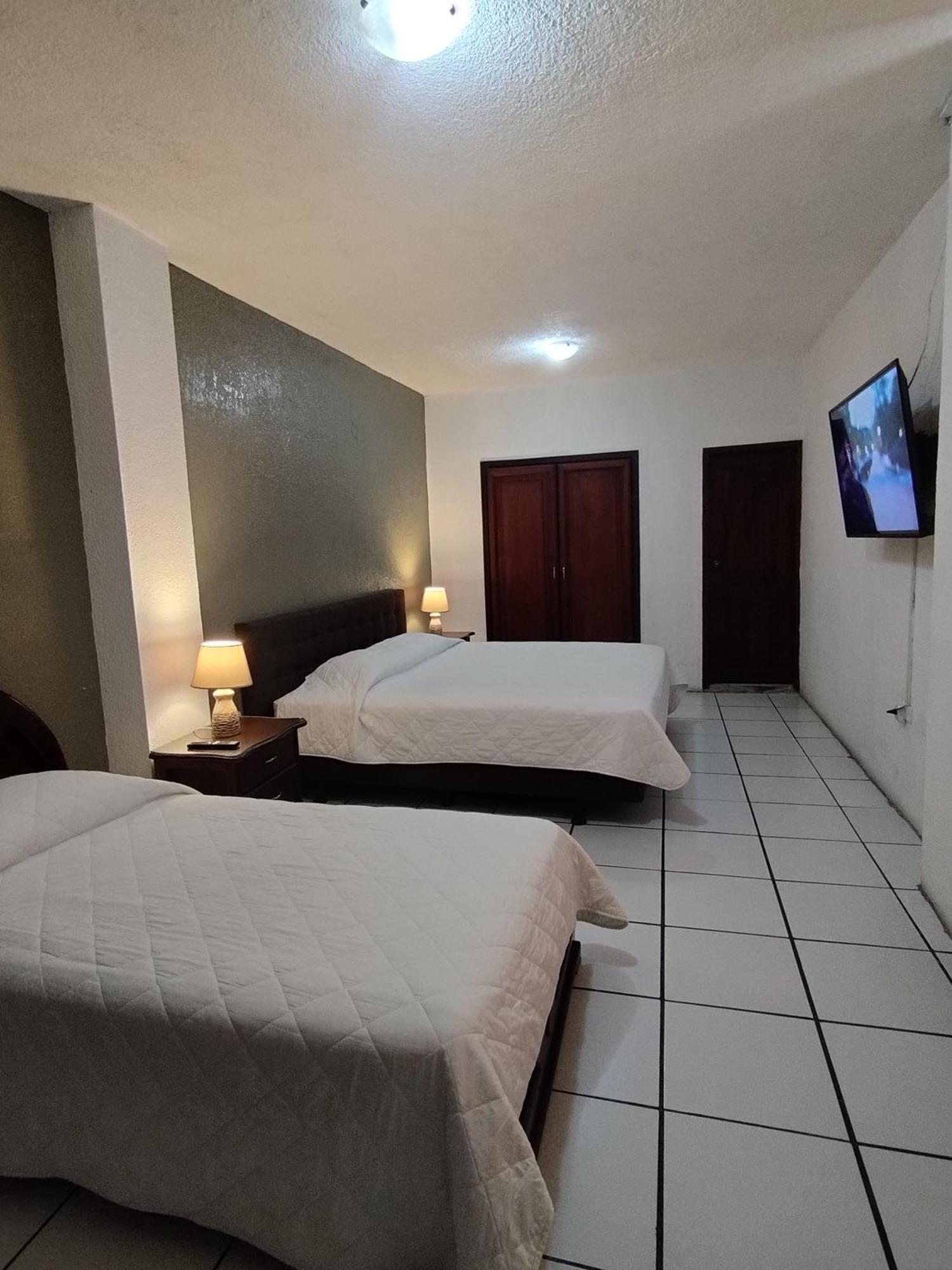 Hotel Puerta Del Sol Санто-Доминго-де-лос-Колорадос Экстерьер фото