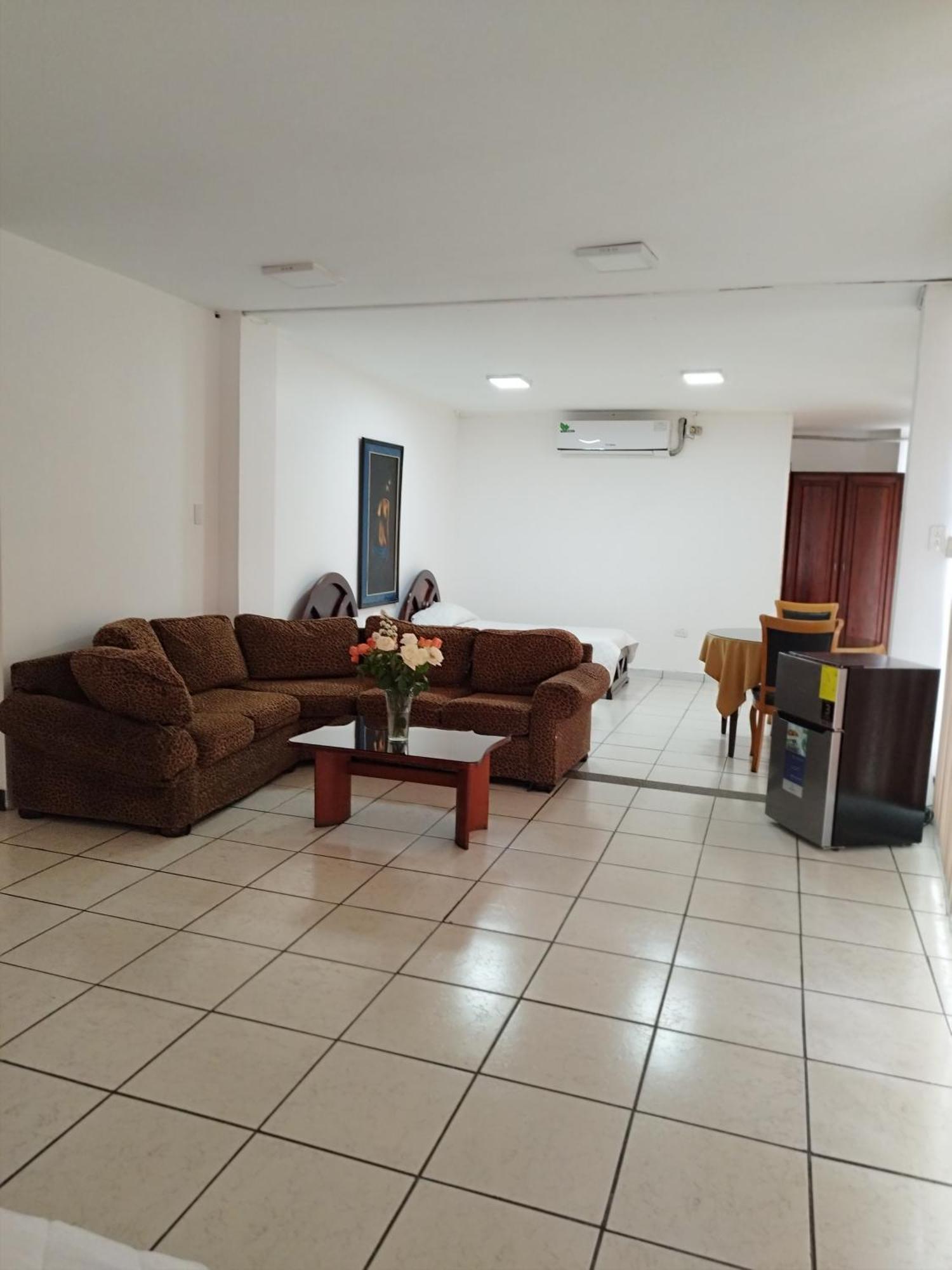 Hotel Puerta Del Sol Санто-Доминго-де-лос-Колорадос Экстерьер фото