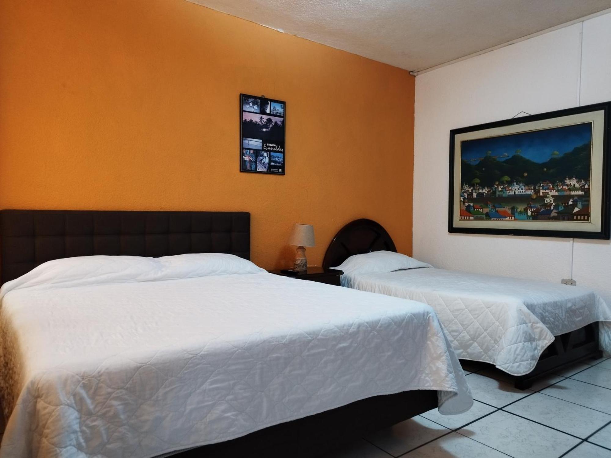 Hotel Puerta Del Sol Санто-Доминго-де-лос-Колорадос Экстерьер фото