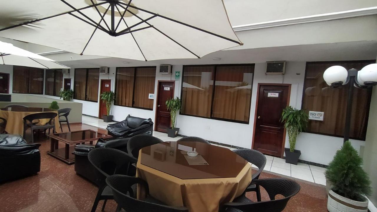 Hotel Puerta Del Sol Санто-Доминго-де-лос-Колорадос Экстерьер фото